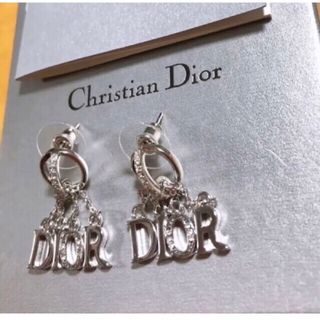 Dior キラキラロゴピアス