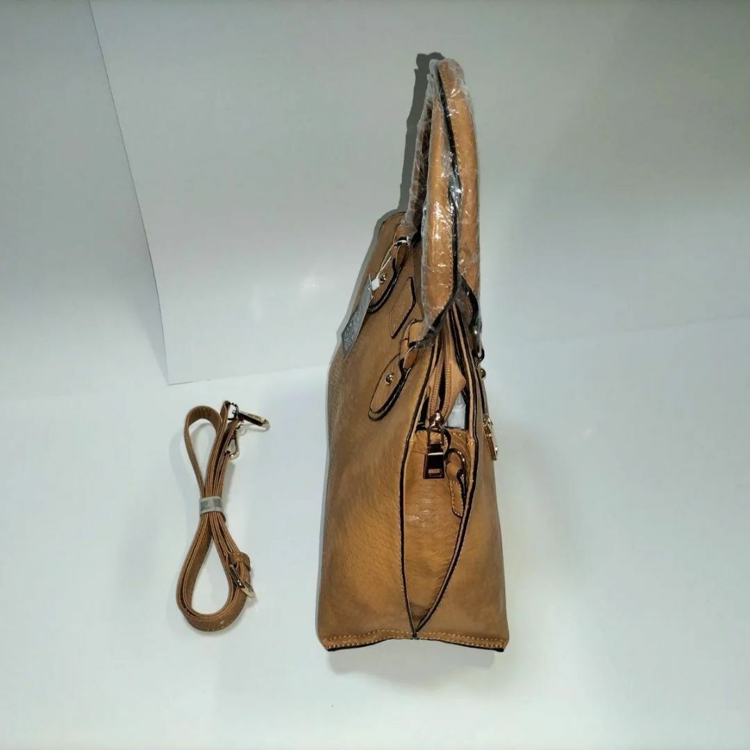 PARIS(パリス)のショルダーバッグ　PARIS　ＰＡ−６１ スネーク型押し 　新品、未使用品 レディースのバッグ(トートバッグ)の商品写真