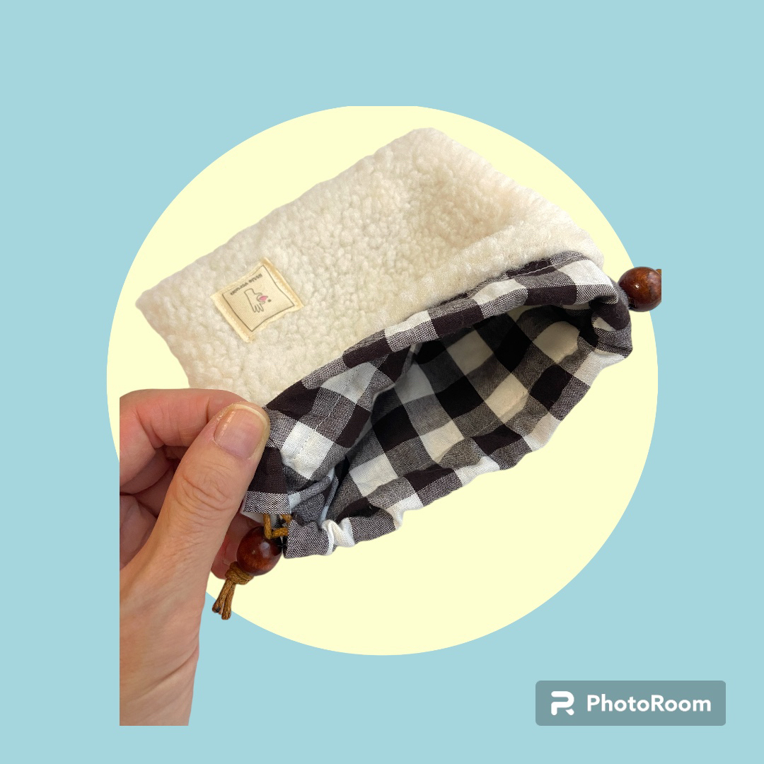 ファー巾着⭐️モコモコ巾着袋⭐️ ハンドメイドのファッション小物(ポーチ)の商品写真
