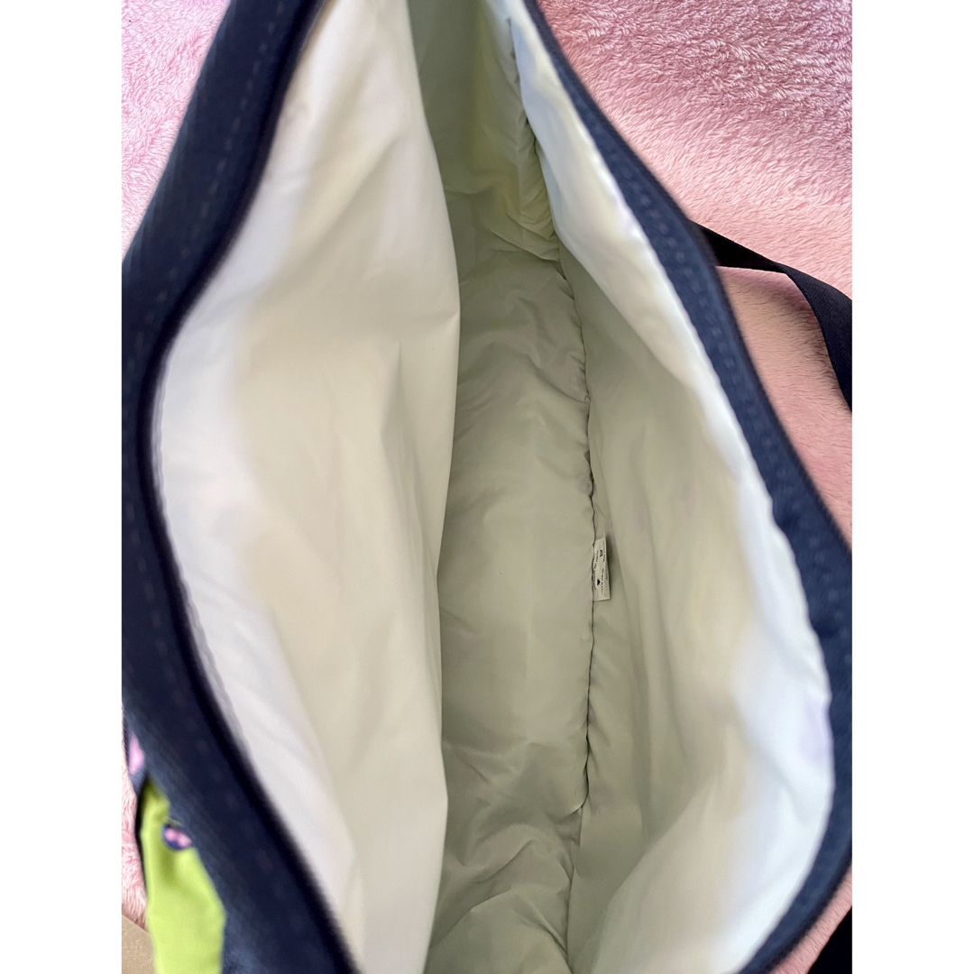 LeSportsac(レスポートサック)の未使用に近い美品✨　レスポ　グリーン　てんとう虫柄　DXショルダーバッグ レディースのバッグ(ショルダーバッグ)の商品写真