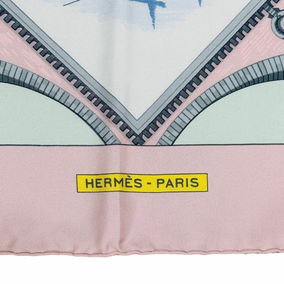 Hermes(エルメス)の一点限り 正規品  箱付 エルメス スカーフ カレ 90  ボルドー都市の入口 レディースのファッション小物(バンダナ/スカーフ)の商品写真