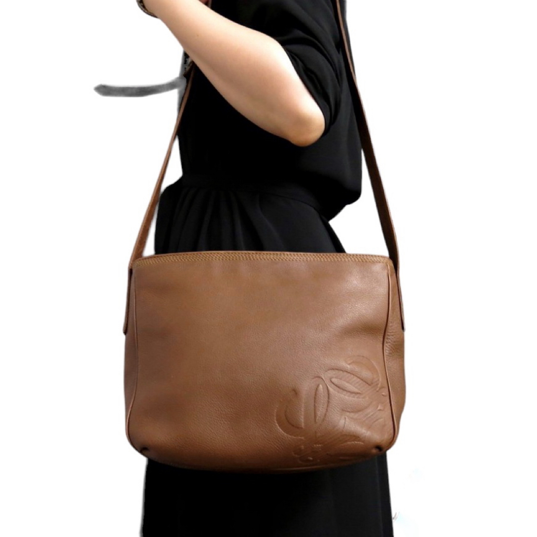 ◇美品◇ LOEWE ロエベ アナグラム ショルダーバッグ レザー 斜め掛け-