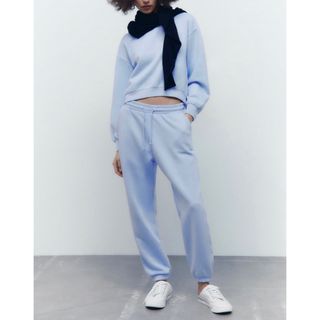 ザラ(ZARA)の新品未使用　ZARA スウェットパンツ　水色(カジュアルパンツ)