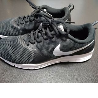 ナイキ(NIKE)のナイキ フレックス エッセンシャル TR ウィメンズ　スニーカー(スニーカー)