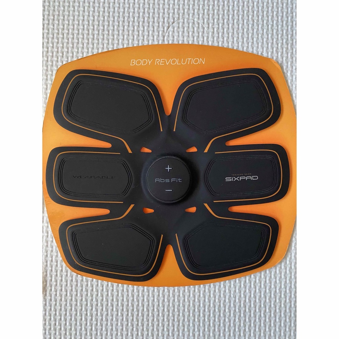 SIXPAD(シックスパッド)のSIXPAD Abs Fit ボタン電池式　ジェルシート付 スポーツ/アウトドアのトレーニング/エクササイズ(トレーニング用品)の商品写真