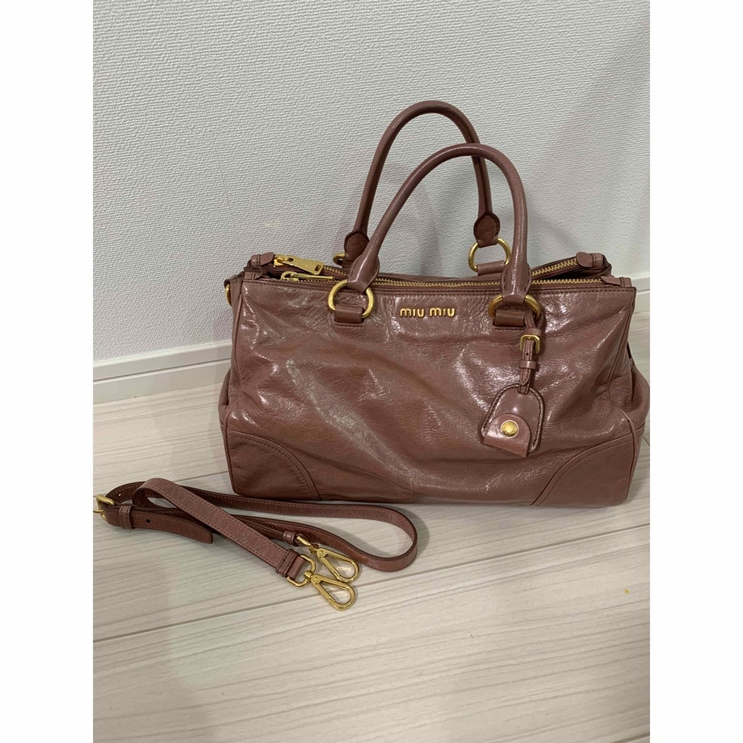 ハンドバッグ専用 miumiu バッグ - ハンドバッグ ハンドバッグ専用 miumiu バッグ - ハンドバッグ
