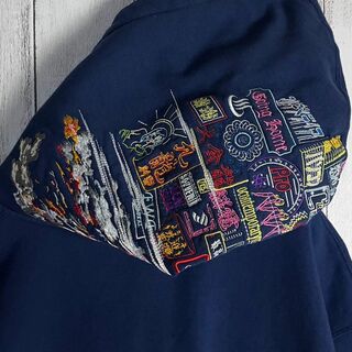 【超希少デザイン】シュプリーム☆フード刺繍ロゴ入りフルジップパーカー 総柄