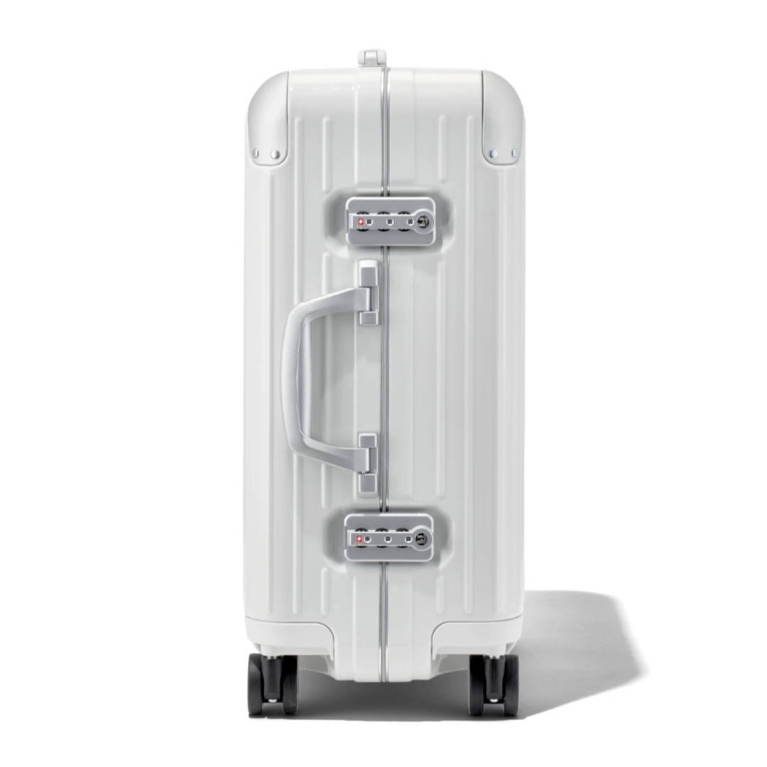 RIMOWA(リモワ)のRIMOWA リモワ Hybrid Cabin ホワイト 37L 機内持ち込み インテリア/住まい/日用品の日用品/生活雑貨/旅行(旅行用品)の商品写真