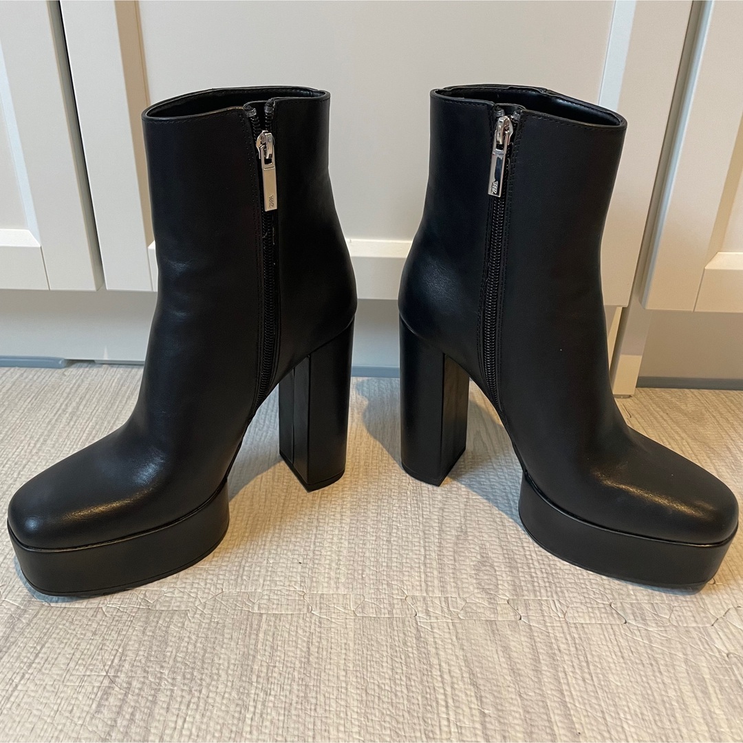 ZARA - ZARA ブラック ハイヒールブーツ 37の通販 by yukacloset|ザラ ... ZARA レザープラットフォームアンクルブーツ 37サイズ ブラック