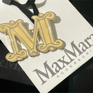 新品未使用　Max Mara レモンイエロー M ロゴ ブローチ　ポーチなし