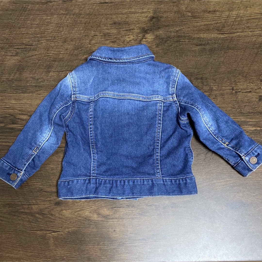 babyGAP(ベビーギャップ)のデニムジャケット 12-18m（80サイズ） キッズ/ベビー/マタニティのベビー服(~85cm)(ジャケット/コート)の商品写真