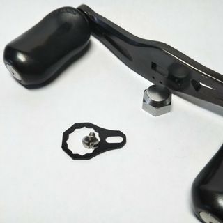 シマノ(SHIMANO)のベイトリール用　リテーナー　ハンドルロックプレートと固定ネジ　ブラック(リール)