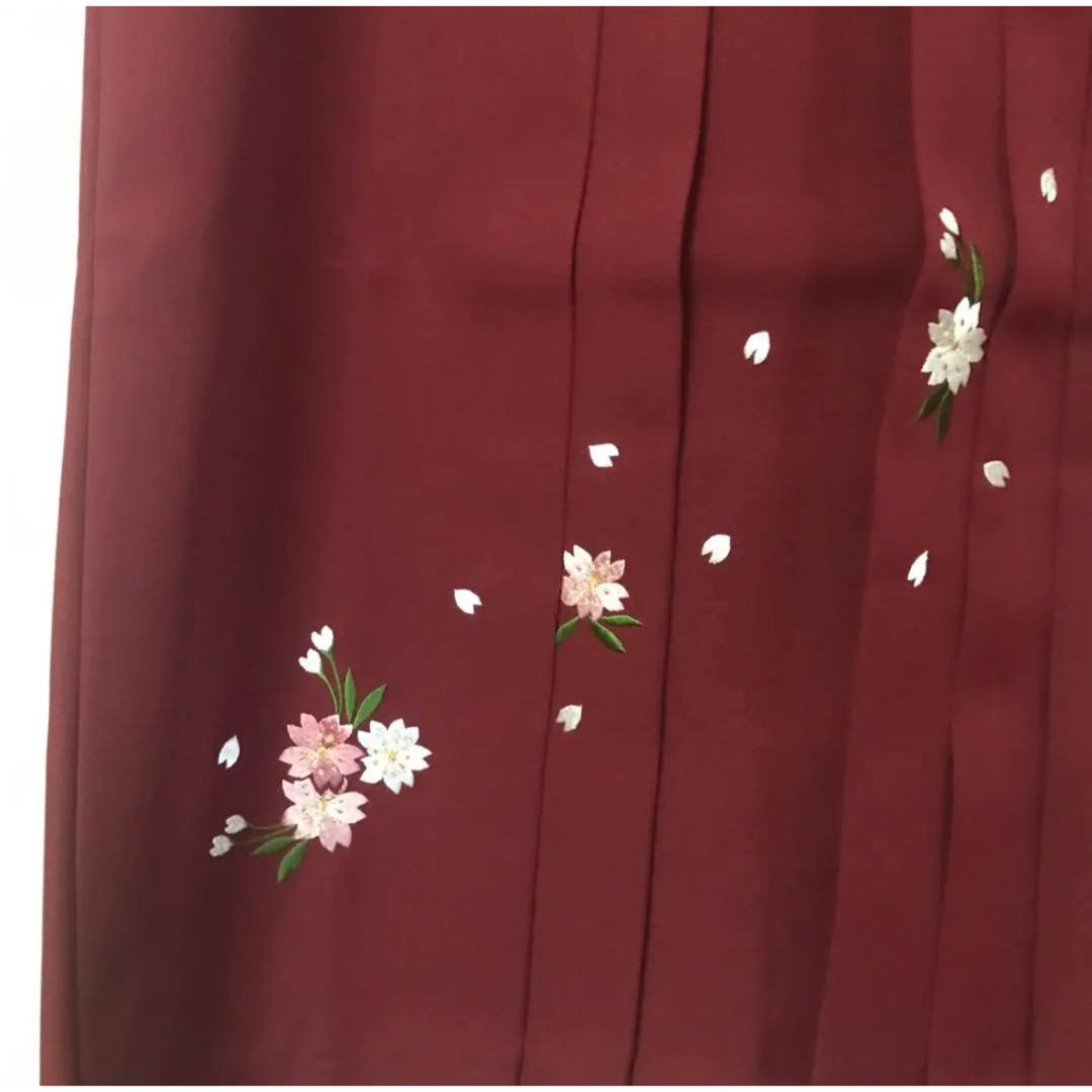 [大特価！！！] 袴 小振袖 着物 赤茶 刺繍 桜柄刺繍 ㊿ レディースの水着/浴衣(着物)の商品写真