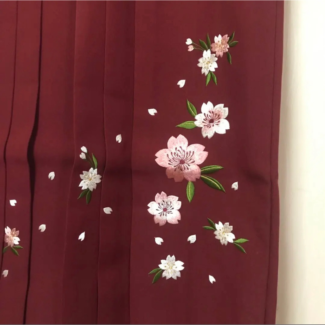 [大特価！！！] 袴 小振袖 着物 赤茶 刺繍 桜柄刺繍 ㊿ レディースの水着/浴衣(着物)の商品写真