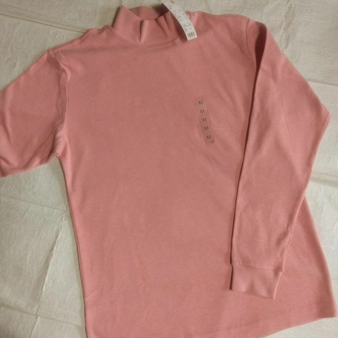 【新品未使用】UNIQLO ソフトタッチハイネックT　M　長袖　混紡　ピンク メンズのトップス(Tシャツ/カットソー(七分/長袖))の商品写真