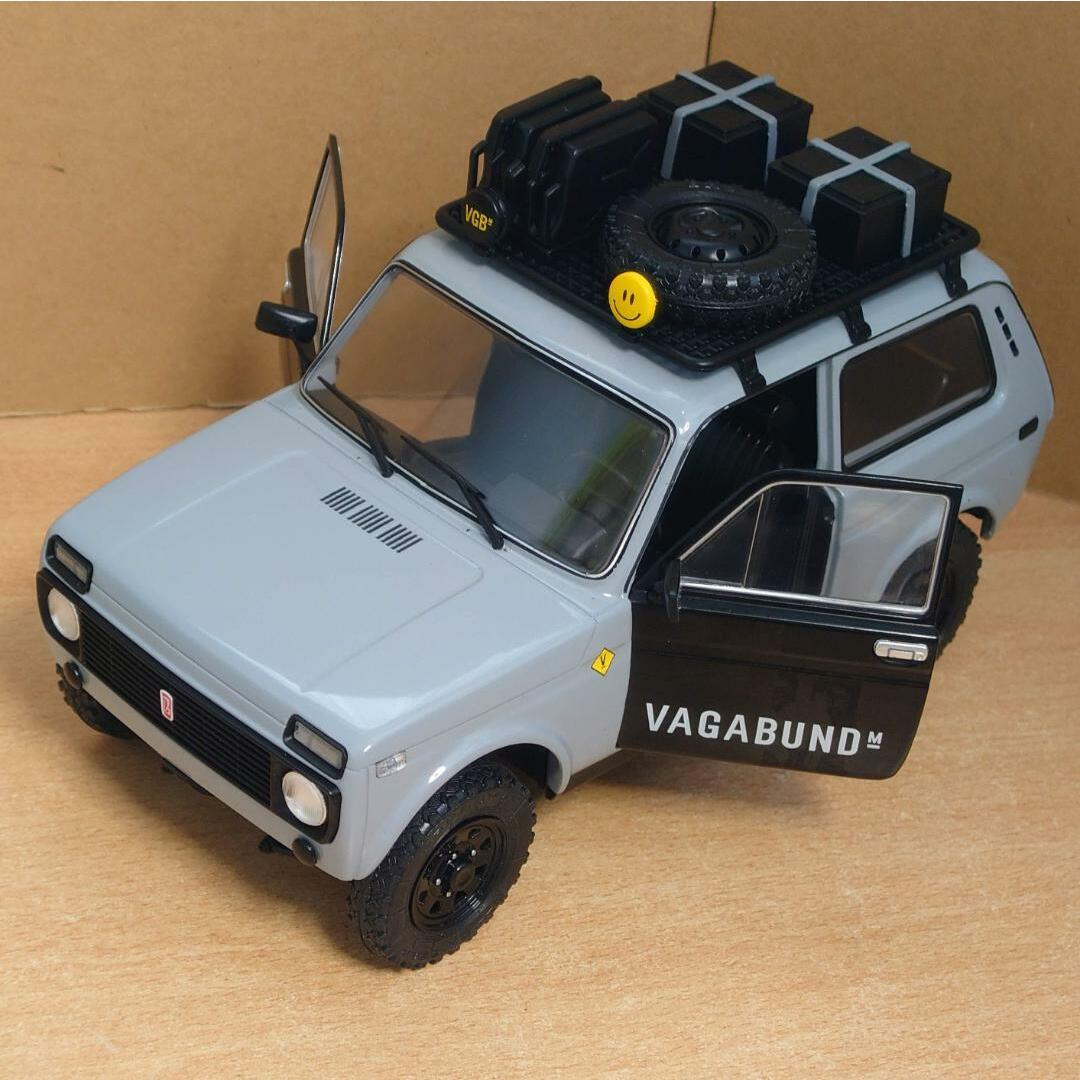 1/18 ラーダ ニーヴァ V Lada Niva 1980 グレー ソリド製