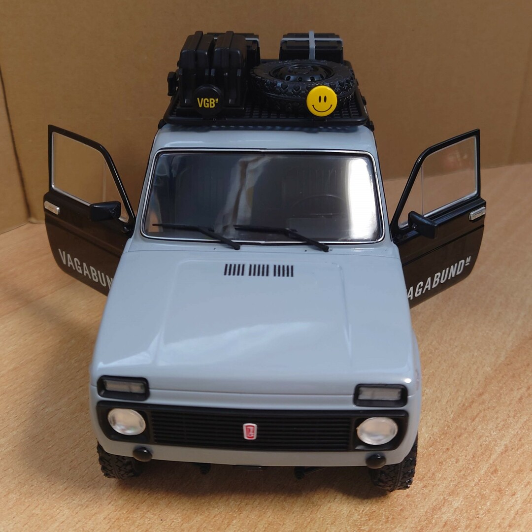 1/18 ラーダ ニーヴァ V Lada Niva 1980 グレー ソリド製