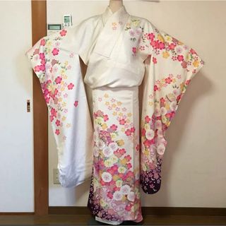 [大特価！！！] 振袖　正絹振袖　白 裾紫 華やか桜(振袖)