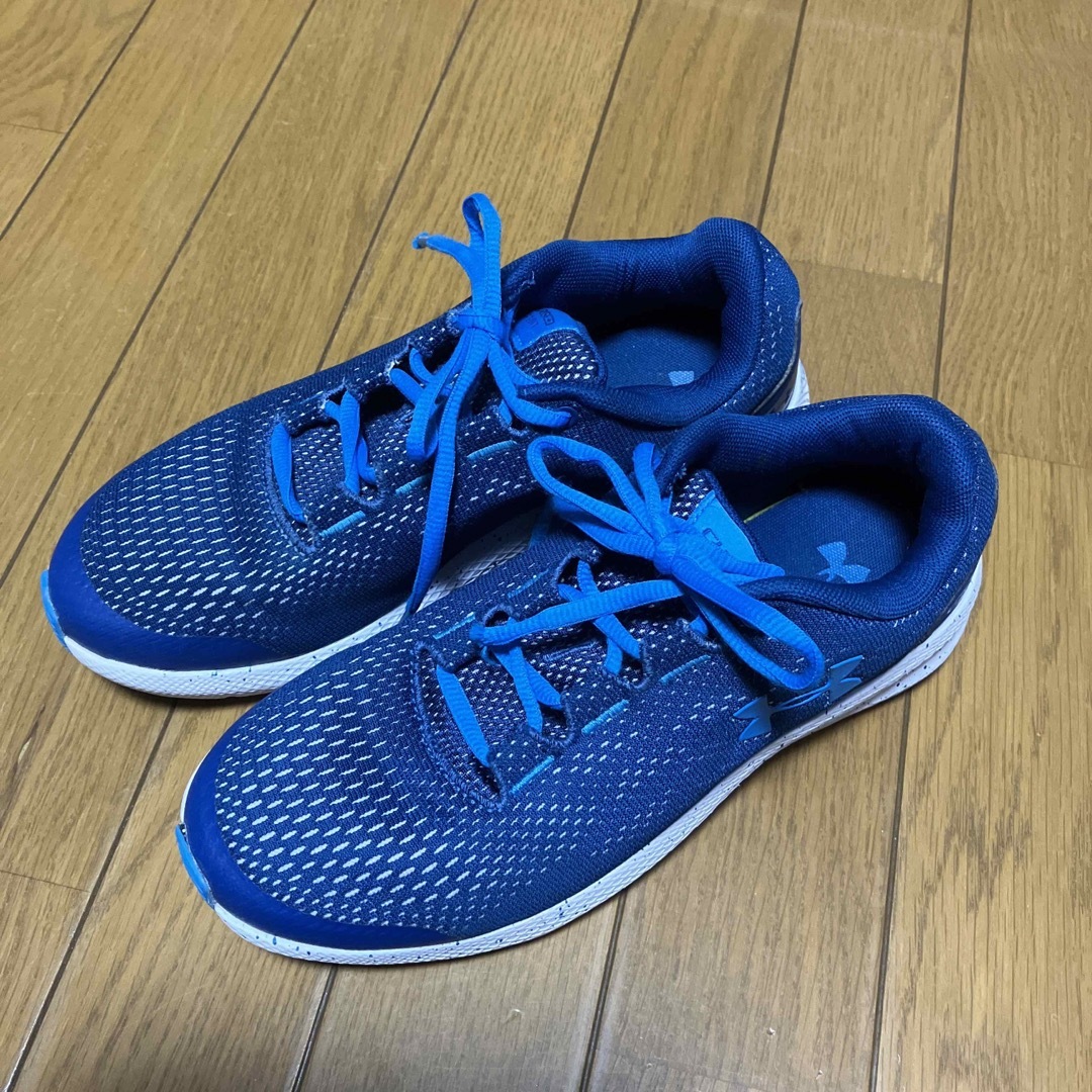 UNDER ARMOUR(アンダーアーマー)のUNDER ARMOUR シューズ 23.5 キッズ/ベビー/マタニティのキッズ靴/シューズ(15cm~)(スニーカー)の商品写真