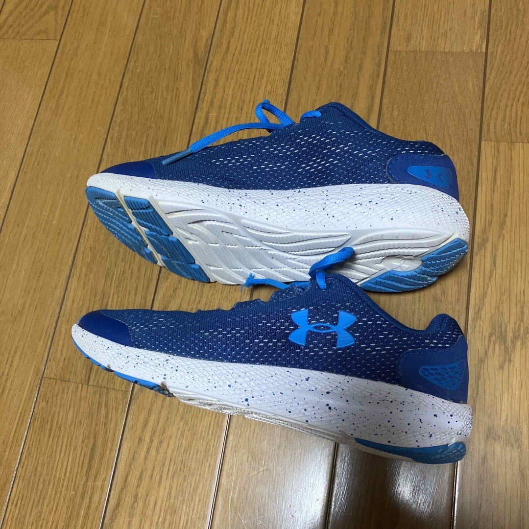 UNDER ARMOUR(アンダーアーマー)のUNDER ARMOUR シューズ 23.5 キッズ/ベビー/マタニティのキッズ靴/シューズ(15cm~)(スニーカー)の商品写真