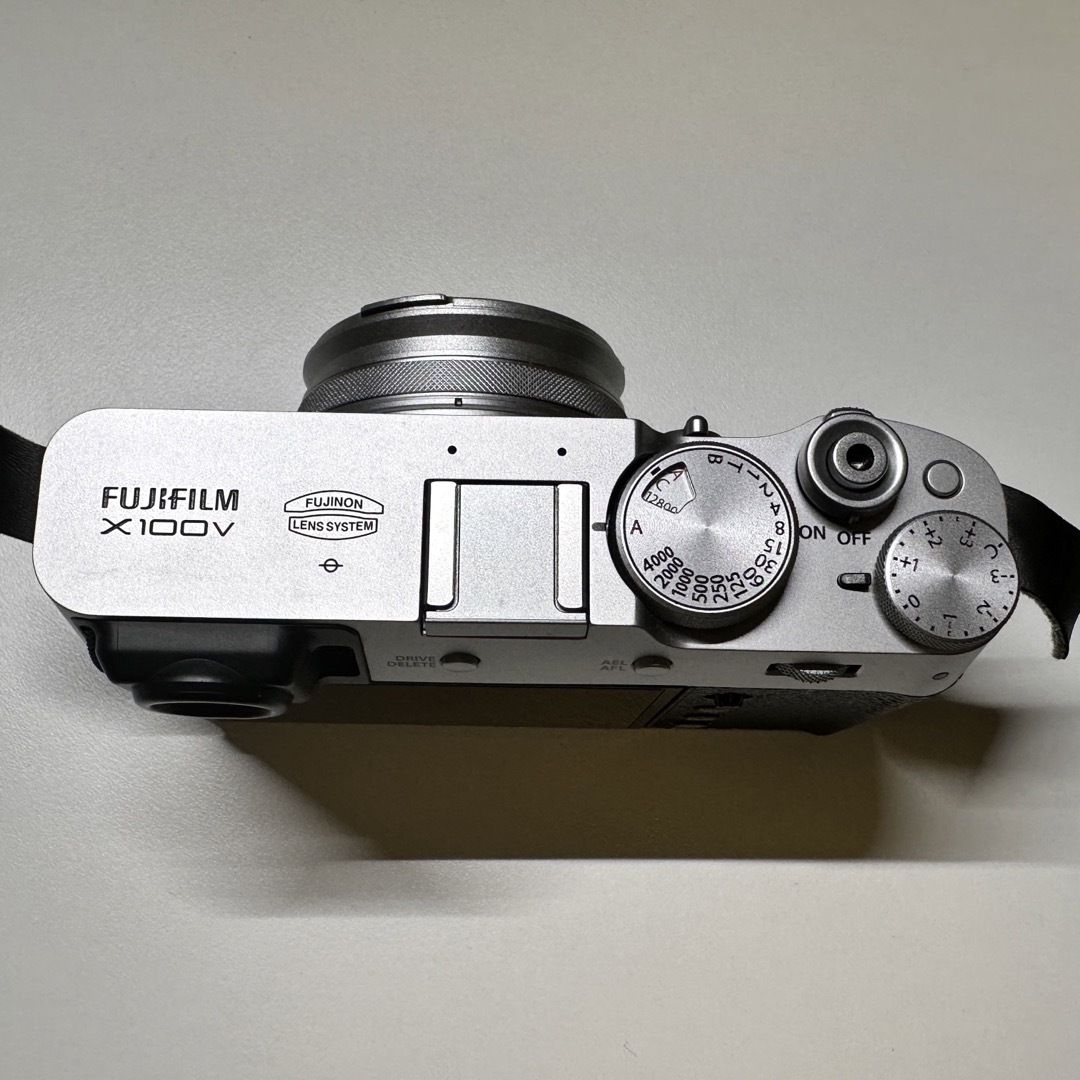 使用感少 富士フイルム FUJIFILM X100V コンパクトデジタルカメラ