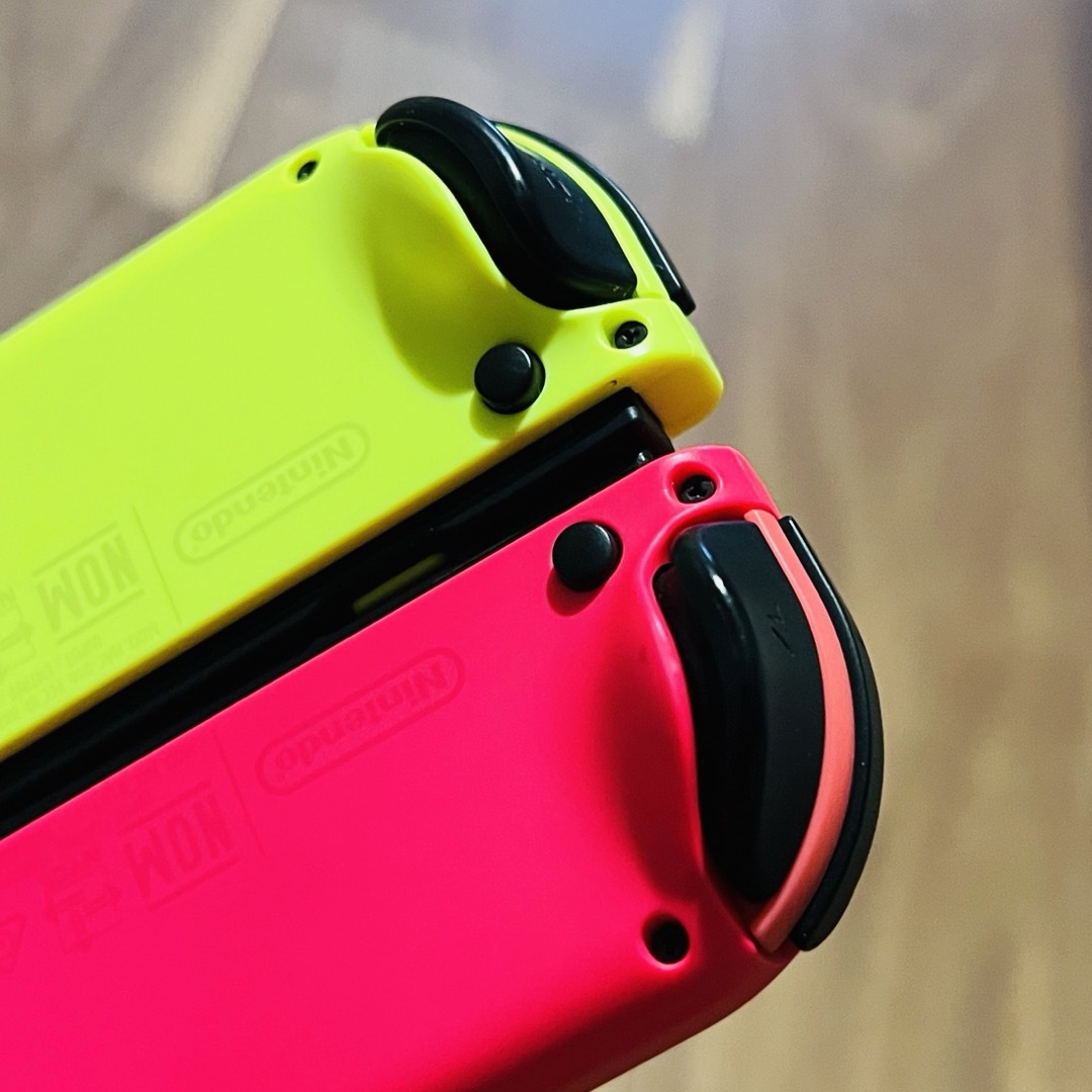 Nintendo Switch(ニンテンドースイッチ)のNintendo JOY-CON (L)/(R) ネオンピンク/ネオンイエロー エンタメ/ホビーのゲームソフト/ゲーム機本体(その他)の商品写真