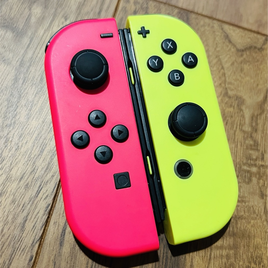 Nintendo Switch(ニンテンドースイッチ)のNintendo JOY-CON (L)/(R) ネオンピンク/ネオンイエロー エンタメ/ホビーのゲームソフト/ゲーム機本体(その他)の商品写真