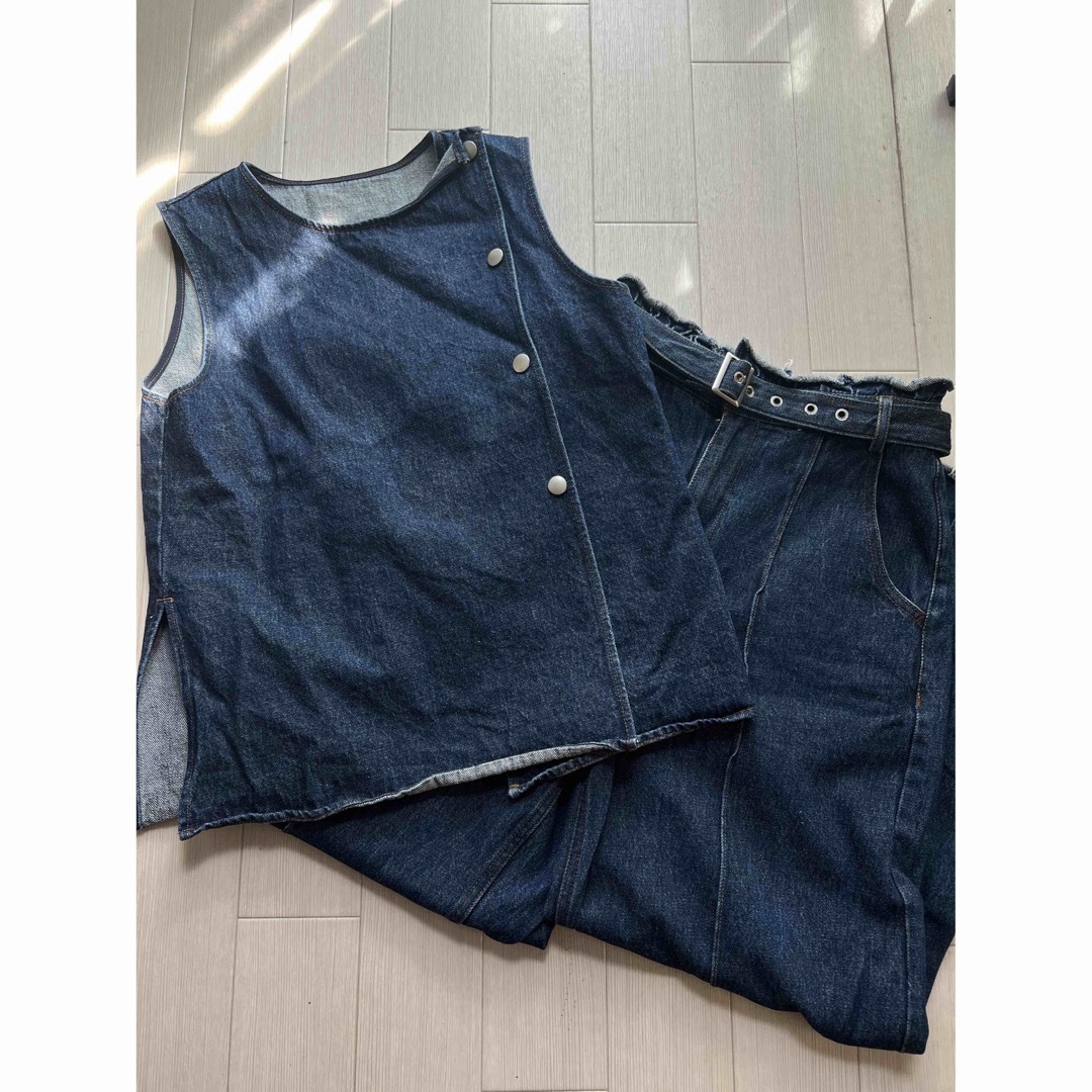 Ameri VINTAGE(アメリヴィンテージ)のDOT BUTTON DENIM SET UP  レディースのレディース その他(セット/コーデ)の商品写真