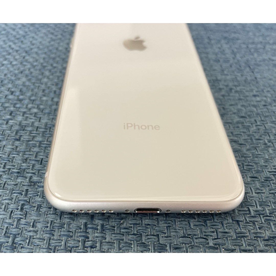 iPhone(アイフォーン)の○yu様専用○ iPhone8  64GB 白 スマホ/家電/カメラのスマートフォン/携帯電話(スマートフォン本体)の商品写真