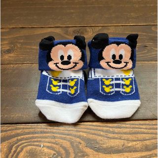 ディズニー(Disney)の【美品】ディズニー　ミッキーのシューズ風ベビーソックス(靴下/タイツ)