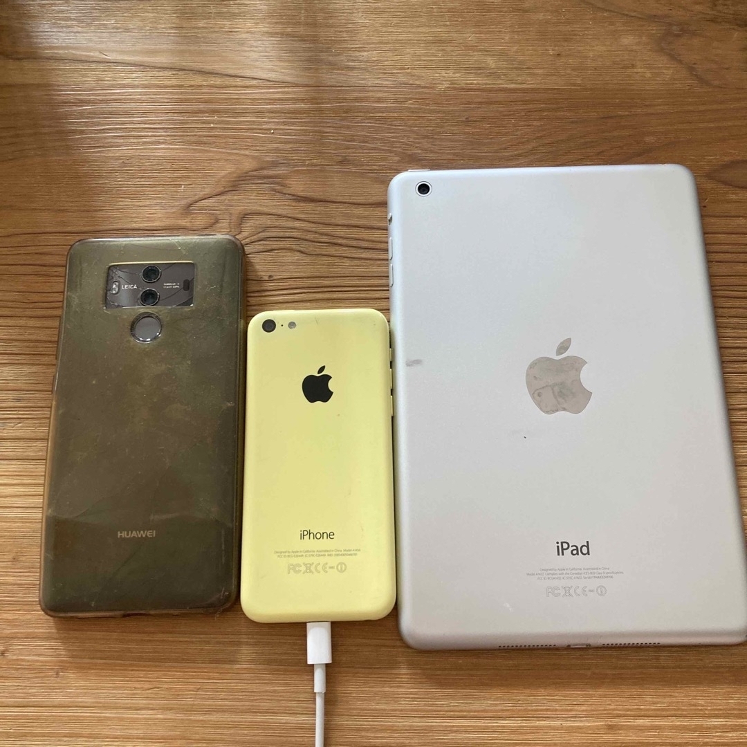 Apple(アップル)のApple iPad mini A1432 iPhone 5c Yellow スマホ/家電/カメラのPC/タブレット(タブレット)の商品写真