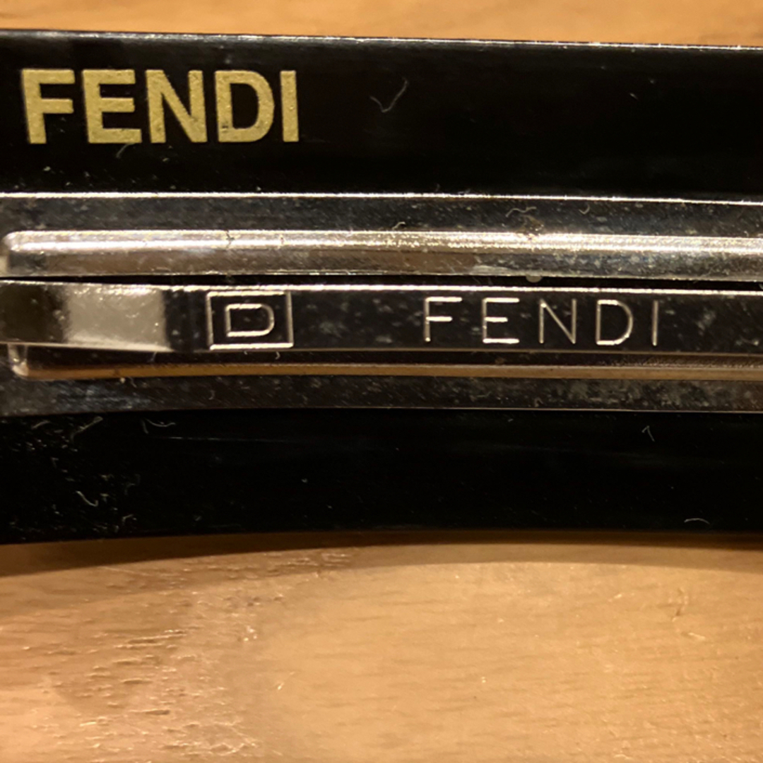 FENDI(フェンディ)のすなちゃん様専用   FENDI バレッタ レディースのヘアアクセサリー(バレッタ/ヘアクリップ)の商品写真