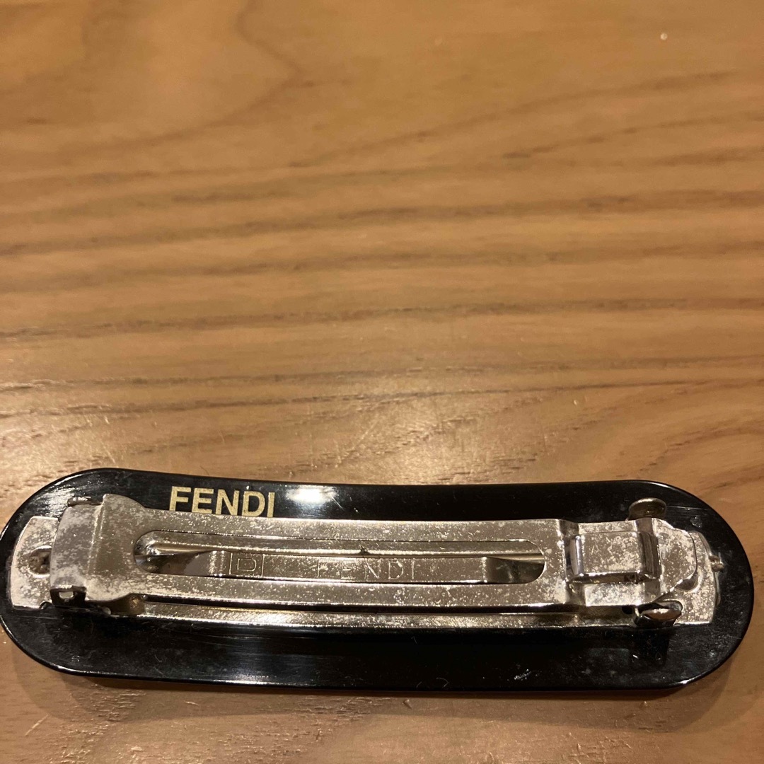 FENDI(フェンディ)のすなちゃん様専用   FENDI バレッタ レディースのヘアアクセサリー(バレッタ/ヘアクリップ)の商品写真