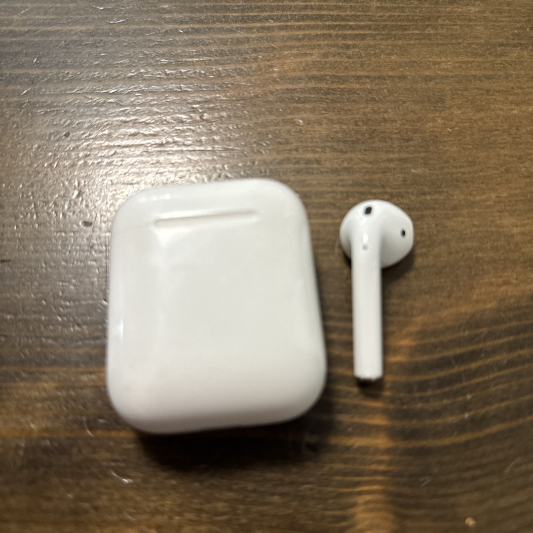 APPLE AirPods イヤホン MMEF2J/A ⚠︎片方のみです スマホ/家電/カメラのオーディオ機器(ヘッドフォン/イヤフォン)の商品写真