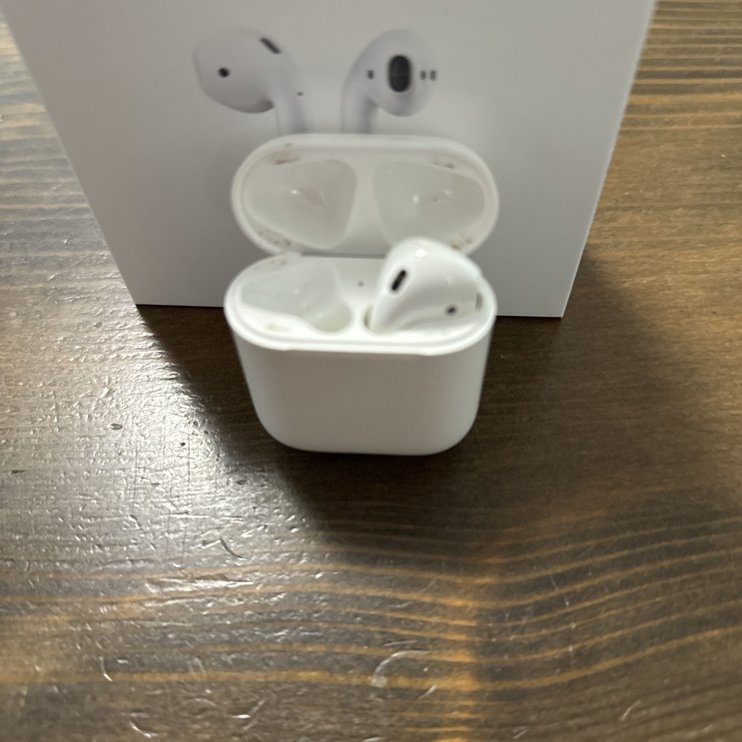 APPLE AirPods イヤホン MMEF2J/A ⚠︎片方のみです スマホ/家電/カメラのオーディオ機器(ヘッドフォン/イヤフォン)の商品写真