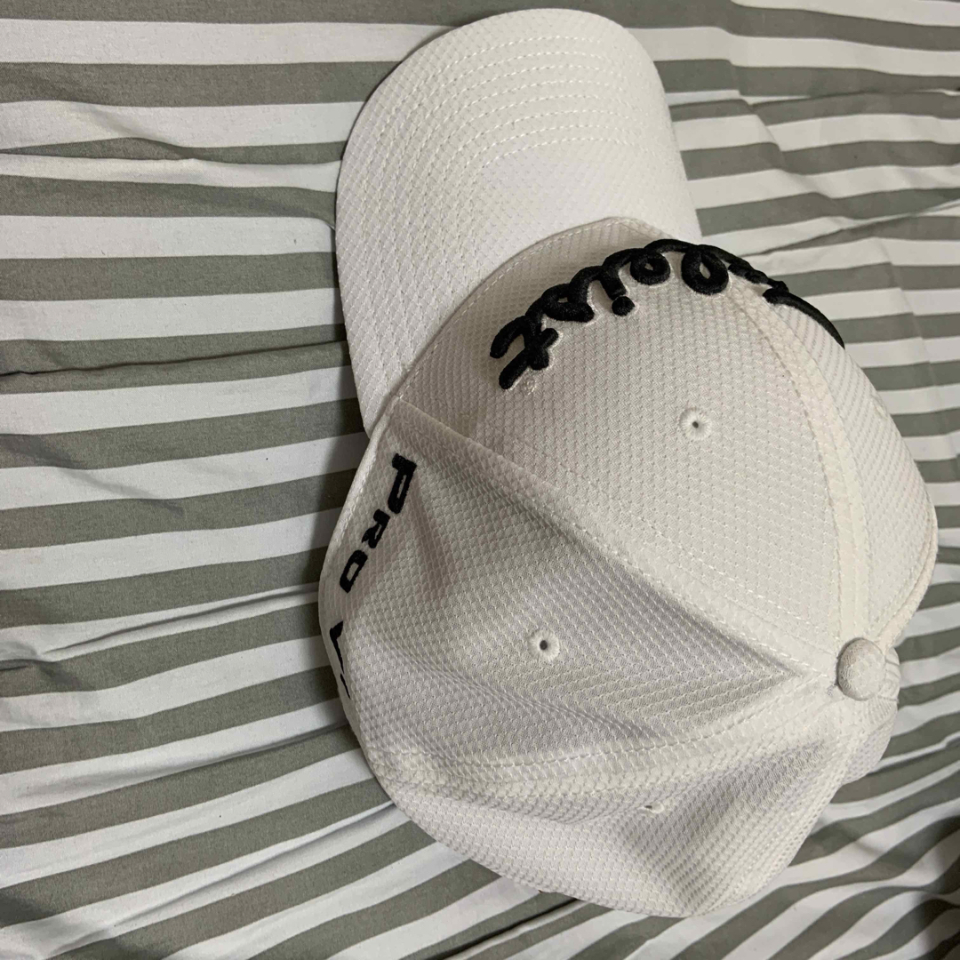 Titleist(タイトリスト)のタイトリスト　プロモデル　キャップ　XL/XXL 白　ホワイト アダムスコット メンズの帽子(キャップ)の商品写真