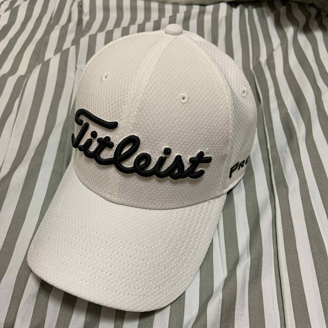 Titleist(タイトリスト)のタイトリスト　プロモデル　キャップ　XL/XXL 白　ホワイト アダムスコット メンズの帽子(キャップ)の商品写真