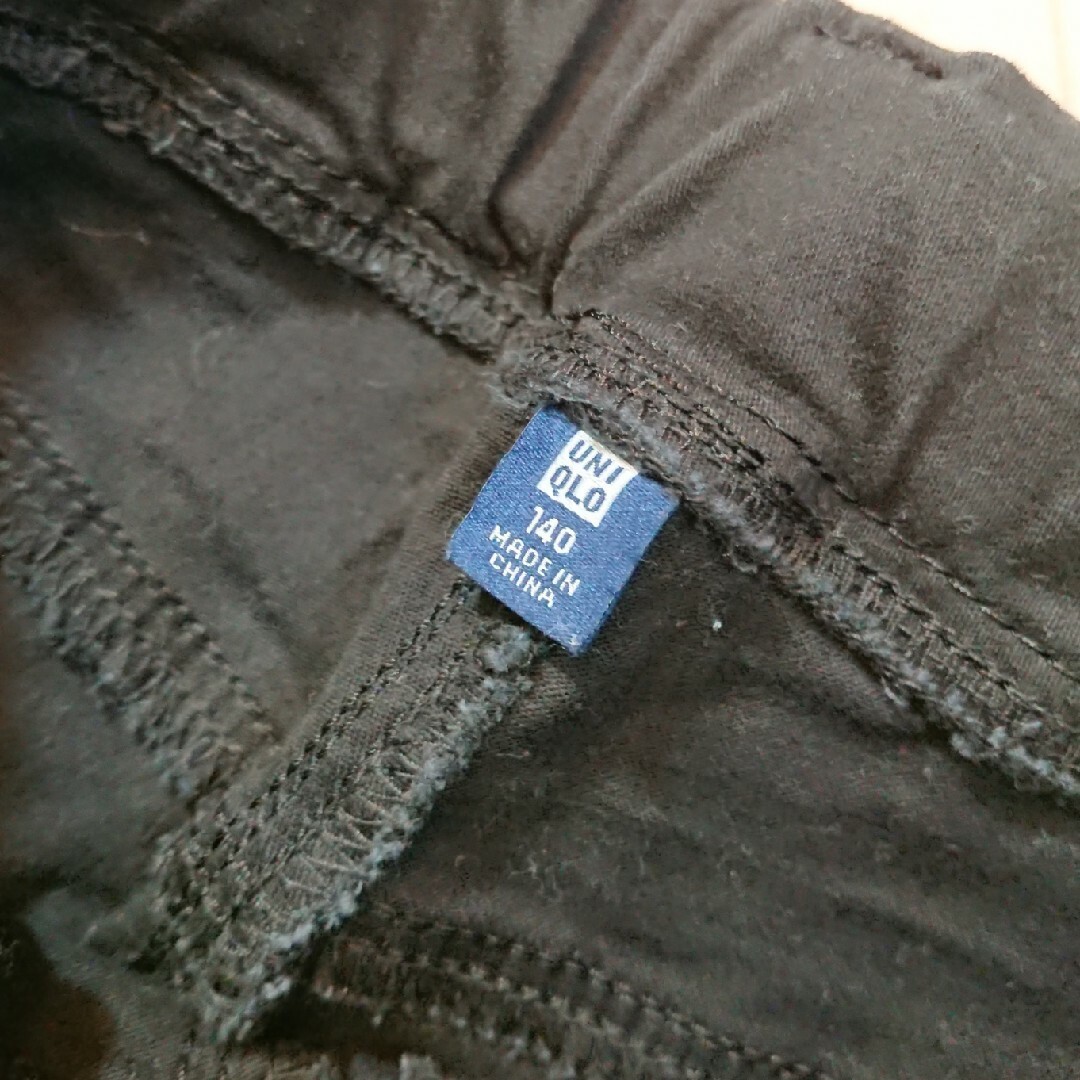 UNIQLO(ユニクロ)のズボン UNIQLO 140cm ブラック キッズ/ベビー/マタニティのキッズ服女の子用(90cm~)(パンツ/スパッツ)の商品写真