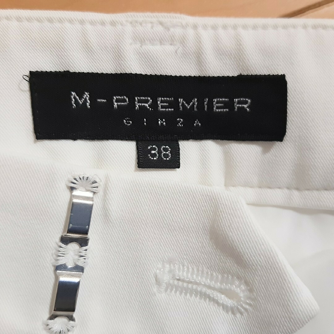 M-premier(エムプルミエ)のMプルミエ テーパードパンツ スティックパンツ ホワイトパンツ オフィスパンツ レディースのパンツ(カジュアルパンツ)の商品写真