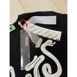 OFF-WHITE - 【未使 タグ付】OFF-WHITE スネイク Tシャツの通販
