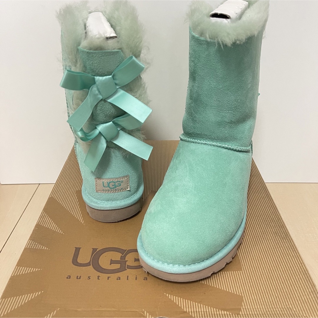 UGG(アグ)のUgg ミントブルー　ムートンブーツ　激レアカラー　希少カラー　珍しい　派手　 レディースの靴/シューズ(ブーツ)の商品写真