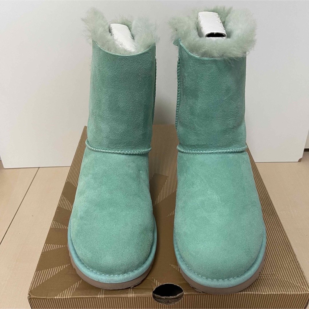 UGG(アグ)のUgg ミントブルー　ムートンブーツ　激レアカラー　希少カラー　珍しい　派手　 レディースの靴/シューズ(ブーツ)の商品写真