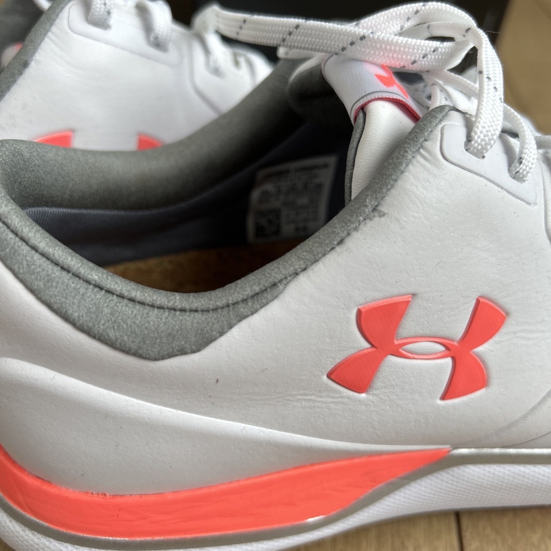 UNDER ARMOUR　レディースゴルフシューズ　超軽量【２３㎝】新品未使用