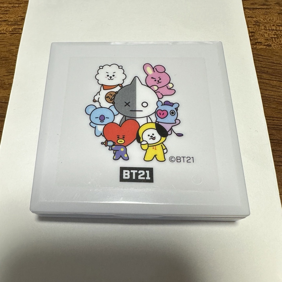 BT21(ビーティーイシビル)のBT21 ライト付き手鏡 レディースのファッション小物(ミラー)の商品写真