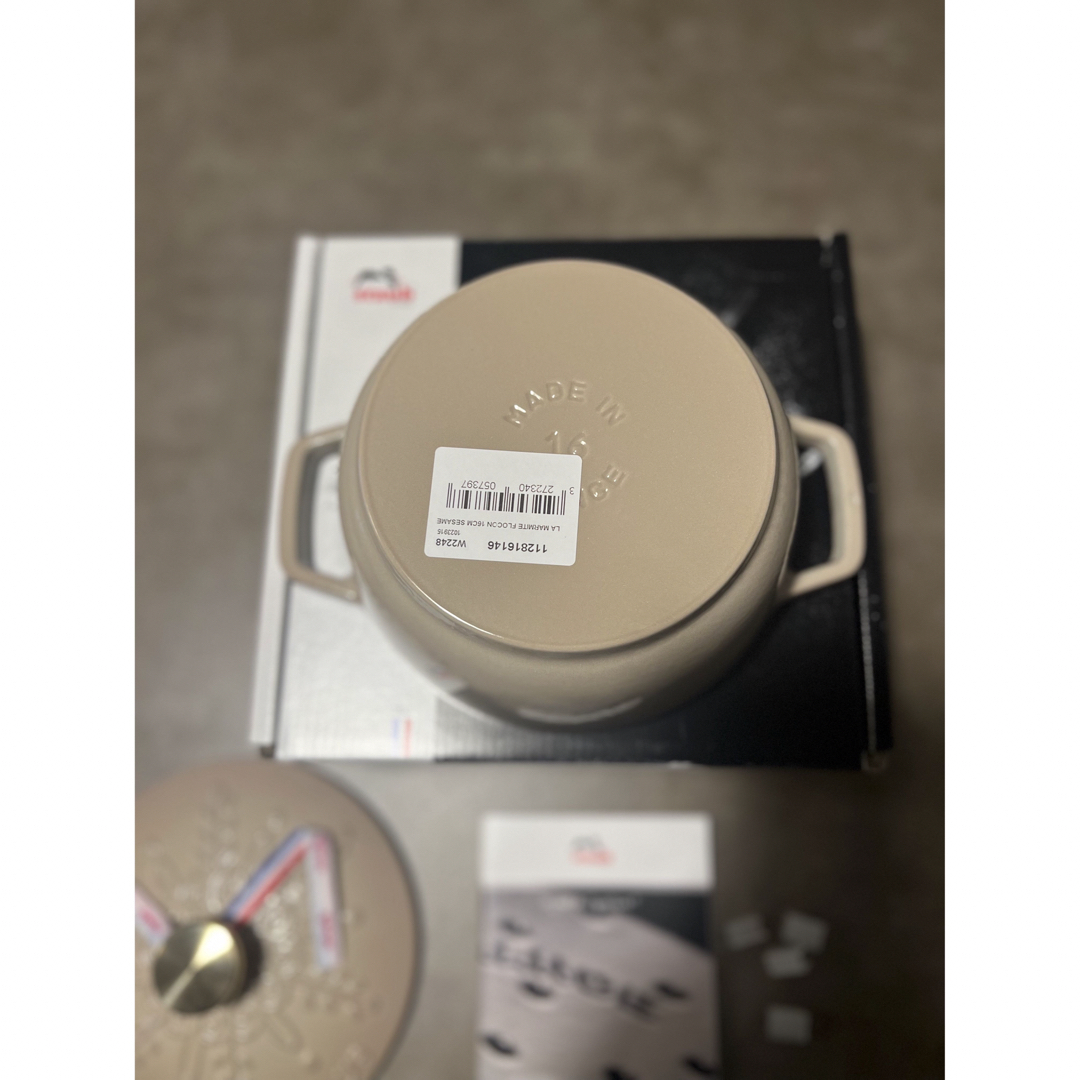 STAUB(ストウブ)の激レア　新品　staub　WA-NABE S スノーフレーク 16 CM リネン インテリア/住まい/日用品のキッチン/食器(鍋/フライパン)の商品写真