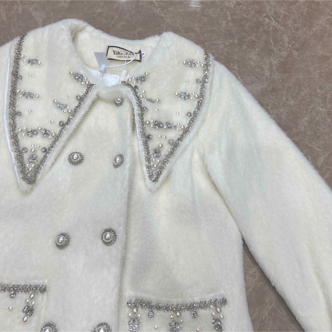 キラキラビジュービッグ襟ふわふわファーコート　白　ホワイト　大きい襟　Pコート レディースのジャケット/アウター(ピーコート)の商品写真