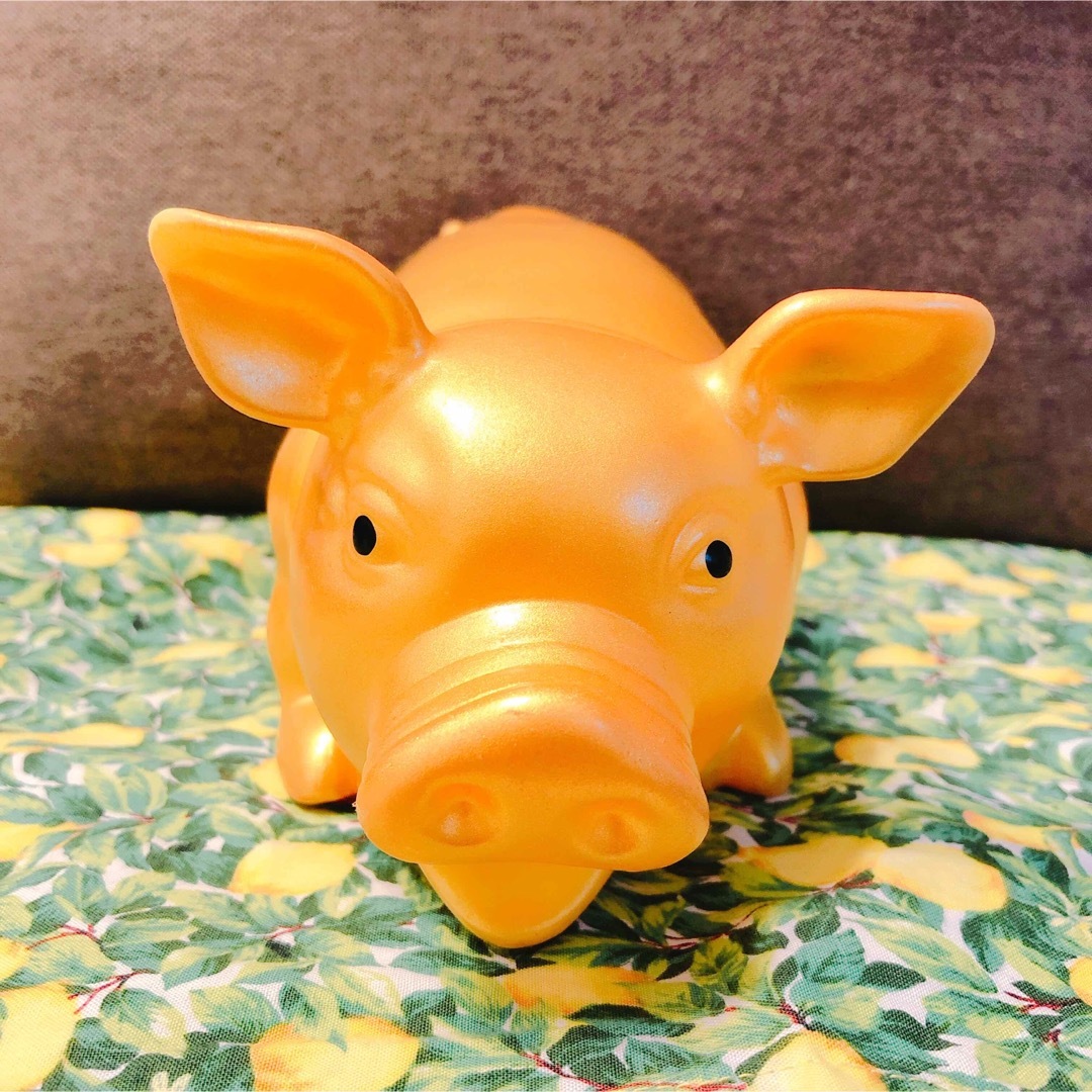 お土産 豚の置物 オモチャ 金 黒の通販 by るい|ラクマ お土産 豚の置物 オモチャ 金 黒の通販 by るい|ラクマ