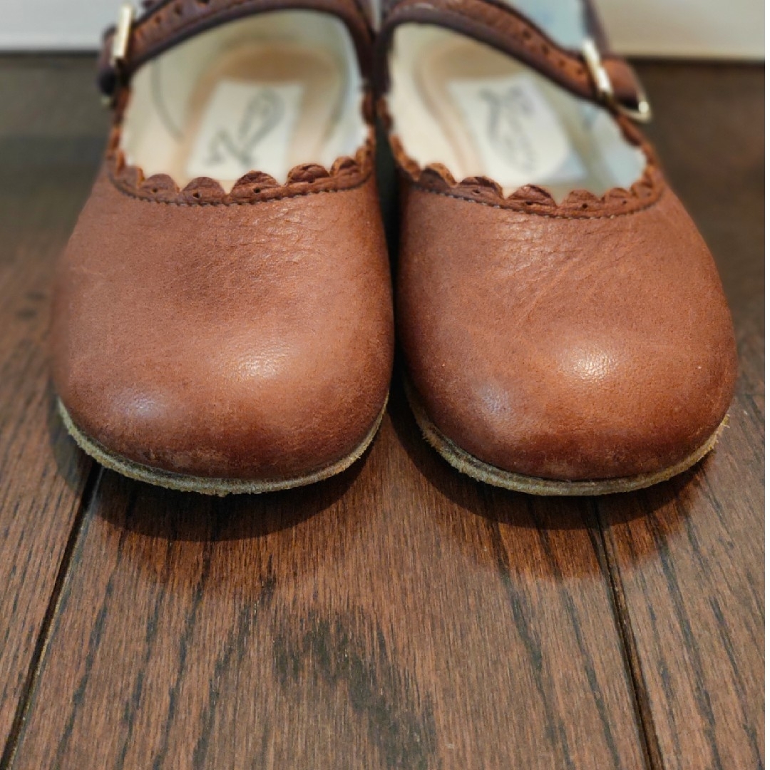 Caramel baby&child (キャラメルベビー&チャイルド)の【Limmerman】Scalloped Mary Jane  size 9 キッズ/ベビー/マタニティのキッズ靴/シューズ(15cm~)(フォーマルシューズ)の商品写真