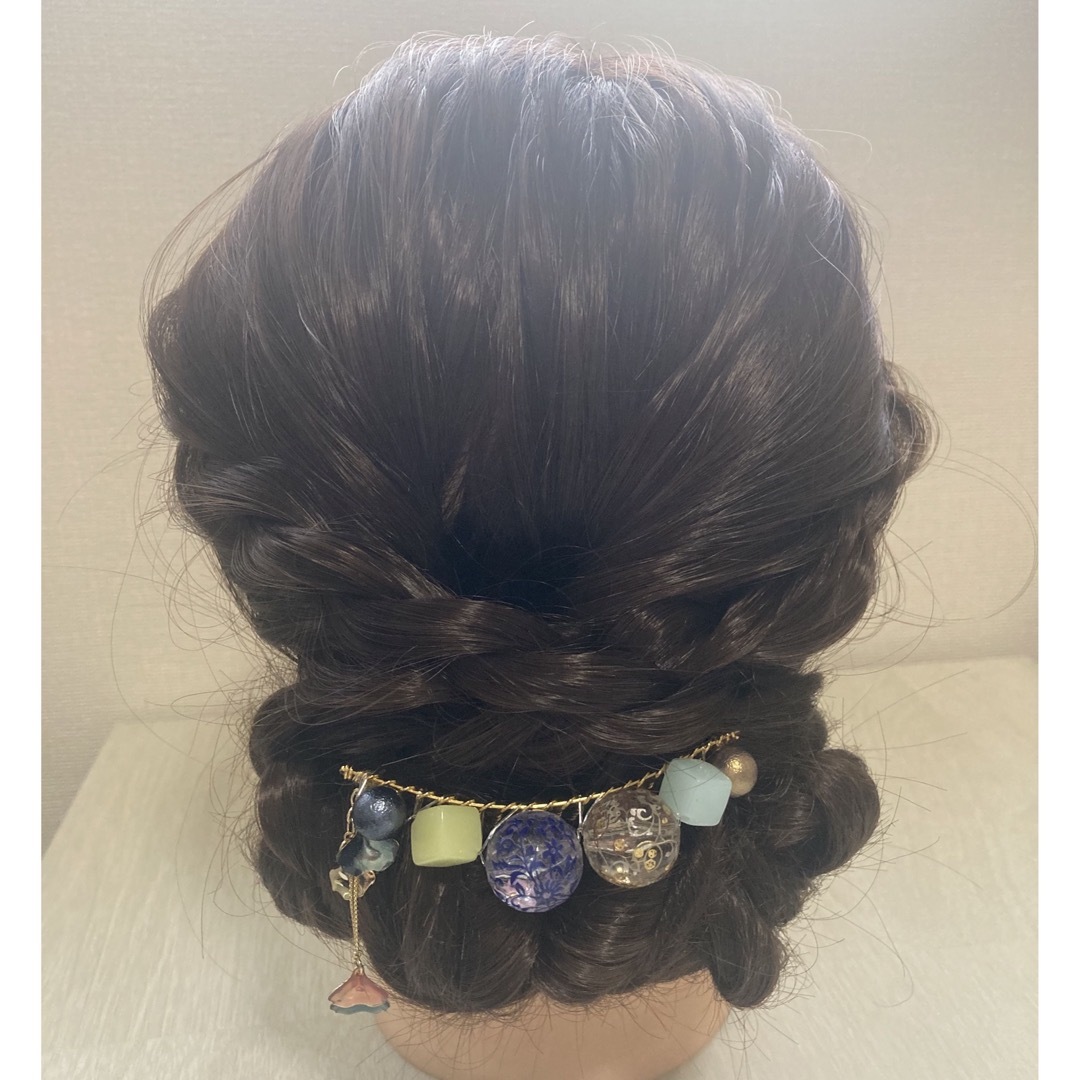 カラフルビーズコーム　ヘアコーム　髪飾り　成人式　レトロ　モダン　結婚式 ハンドメイドのアクセサリー(ヘアアクセサリー)の商品写真