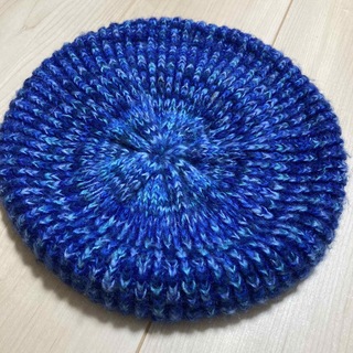 ユニクロ(UNIQLO)のUNIQLO ニットベレー帽　ブルー　(ハンチング/ベレー帽)